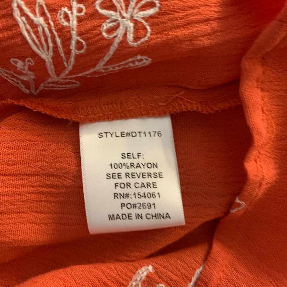 Beautiful brand-New size small,off the shoulders top. - Picture 6 of 11